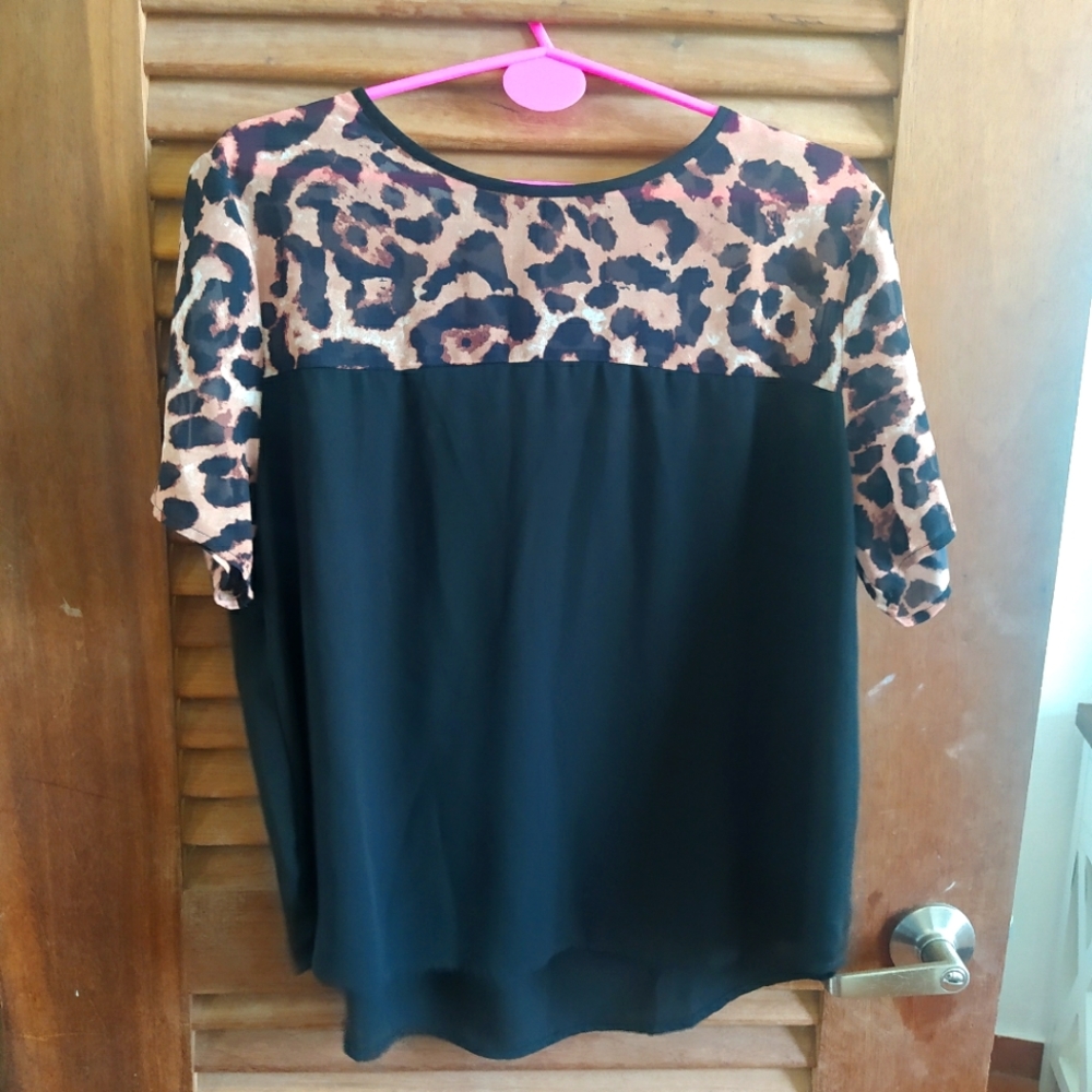 Fall sale Shein xl key hole leopard print top
